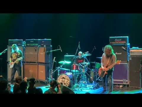 Dinosaur Jr. [LIVE] The Vic Theatre, Chicago, IL (9/30/2022)